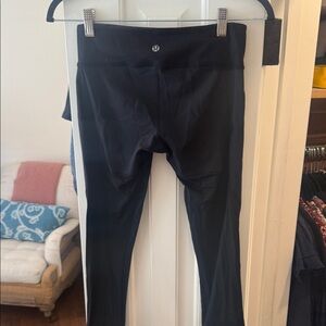 lululemon athletica women’s  black lower waist cropped yoga pants.